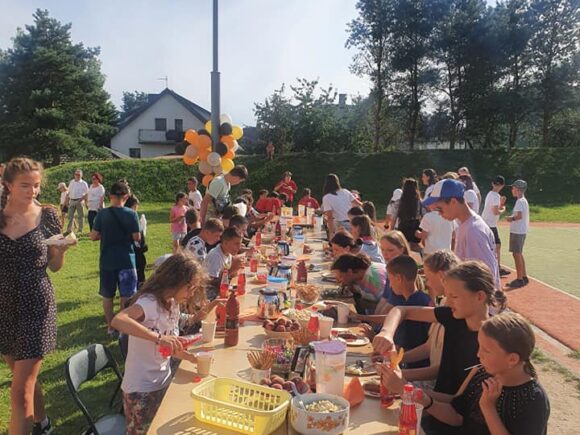 Popołudnie na pikniku wraz z grupą 100 dzieci z Ukrainy.