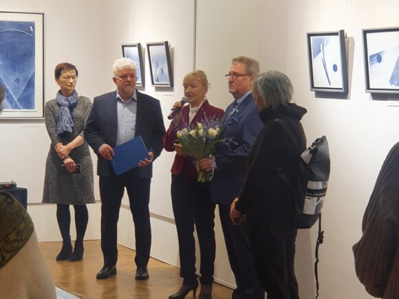 Fundacja na Finisażu jubileuszowej wystawy Beaty Marii Orlikowskiej „Z wody, ognia i kobaltu”