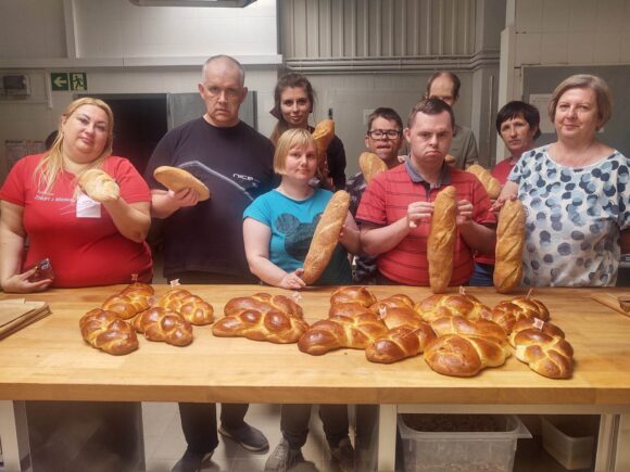 Wizyta uczestników ZAZ w piekarni Sebastiana Kotowskiego